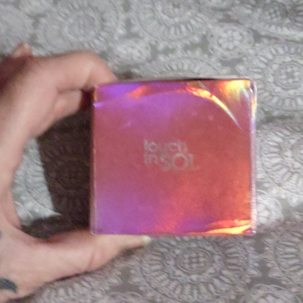 Touch in Sol Glassy skin Balm.